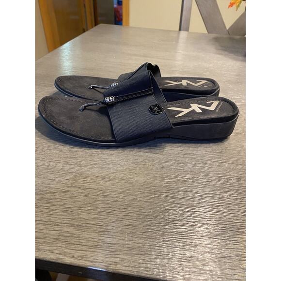 ANNE KLEIN AK SPORT Black SANDALS WOMEN'S Size 9 Thongs EUC Flip Flops - Picture 8 of 10